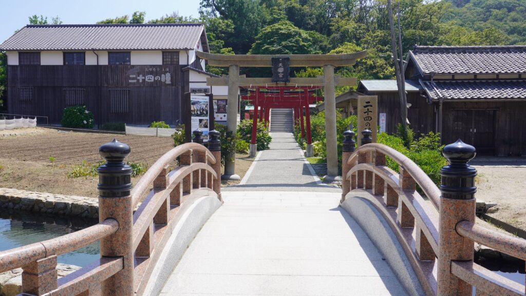 二十四瞳電影村 小橋、鳥居